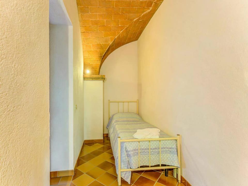 Sun-kissed Apartment with Garden Vacation rental in Tuscany