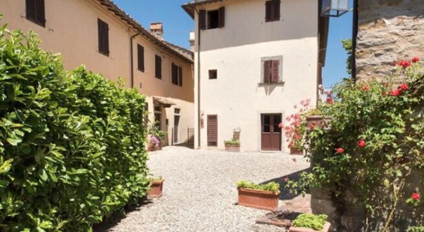 Apartment in Pergine Valdarno with Pool Vacation rental in Tuscany