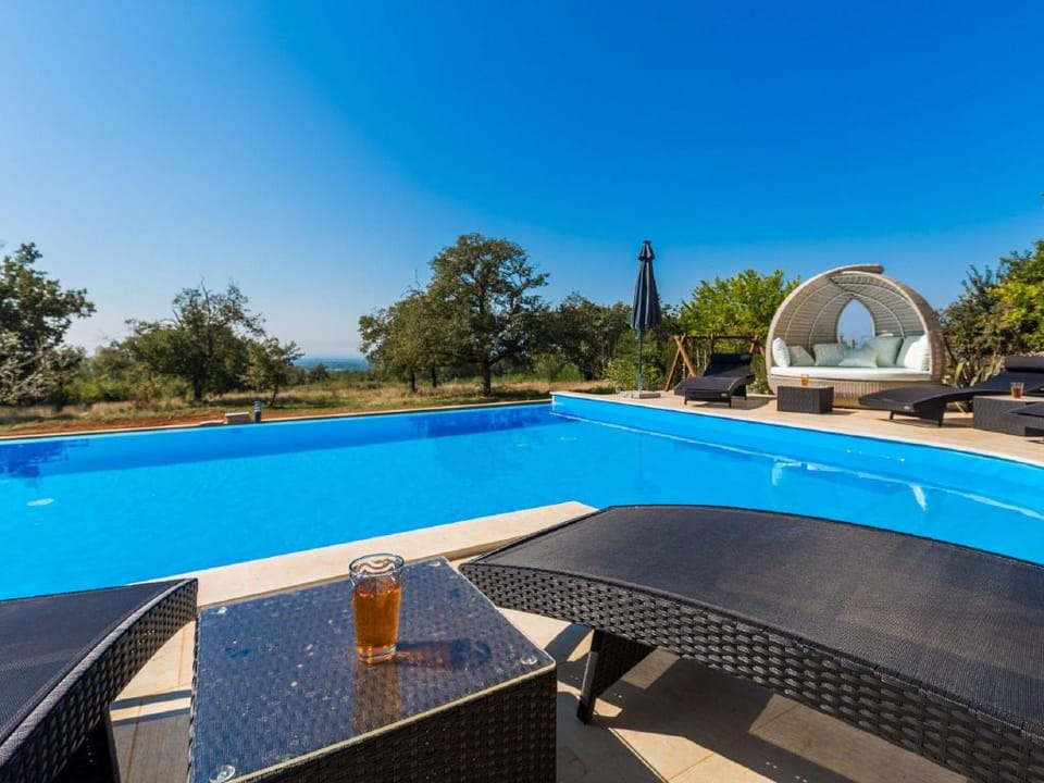 Villa in Deklici with Infinity Pool  Sea Views Villa in Istria County
