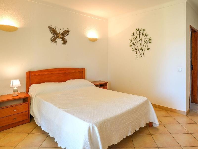 Modern villa with a private pool Villa in Quarteira