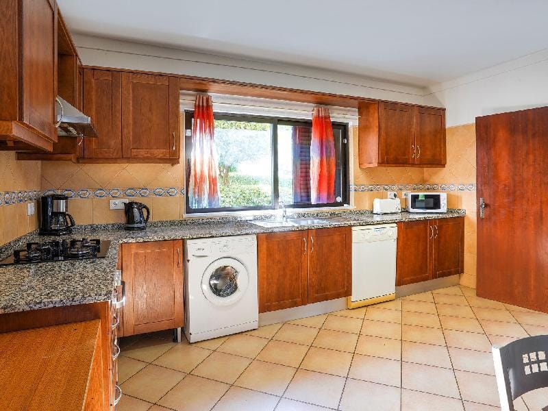Modern villa with a private pool Villa in Quarteira