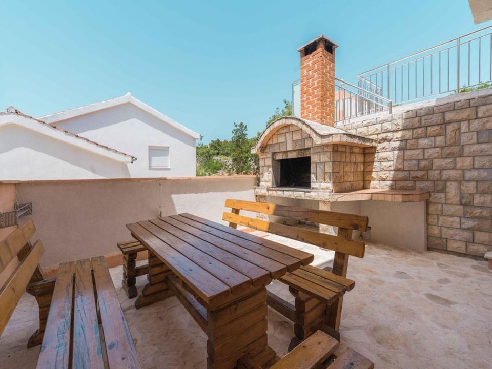 Capacious Holiday Home in Maslenica Vacation rental in Šibenik-Knin County, Croatia