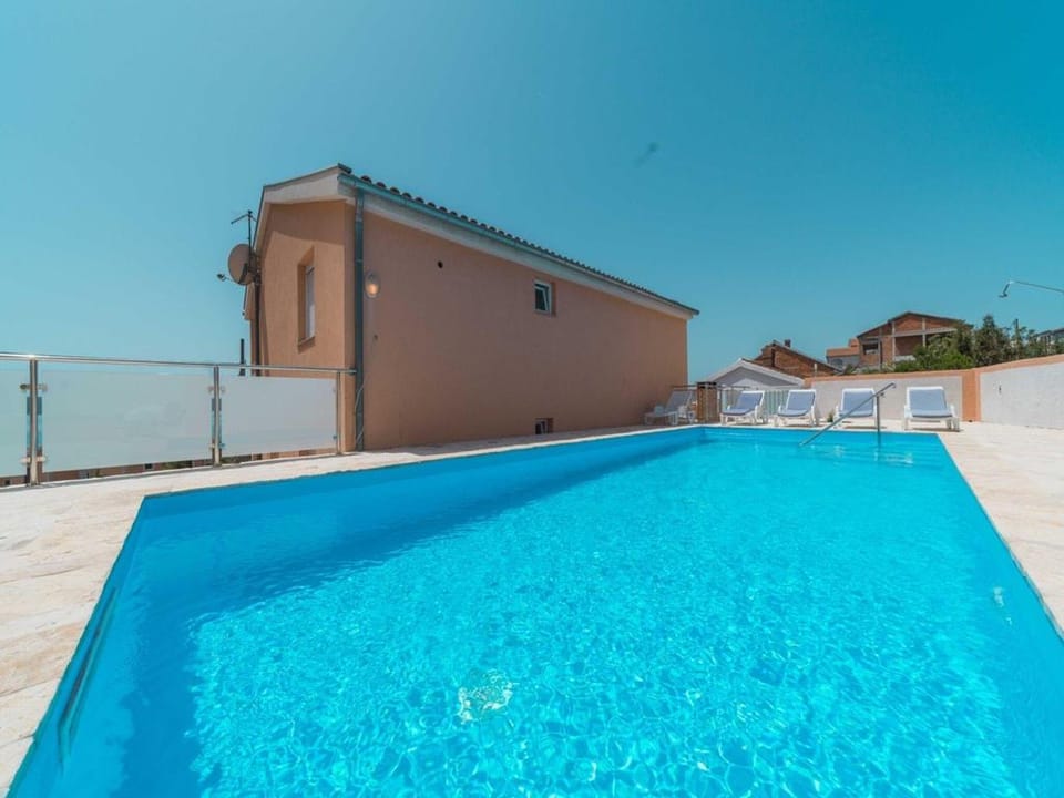 Capacious Holiday Home in Maslenica Vacation rental in Šibenik-Knin County, Croatia