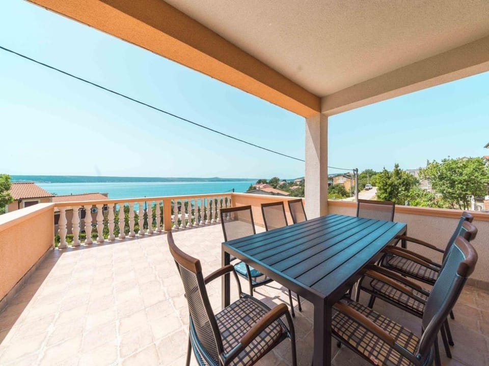 Capacious Holiday Home in Maslenica Vacation rental in Šibenik-Knin County, Croatia