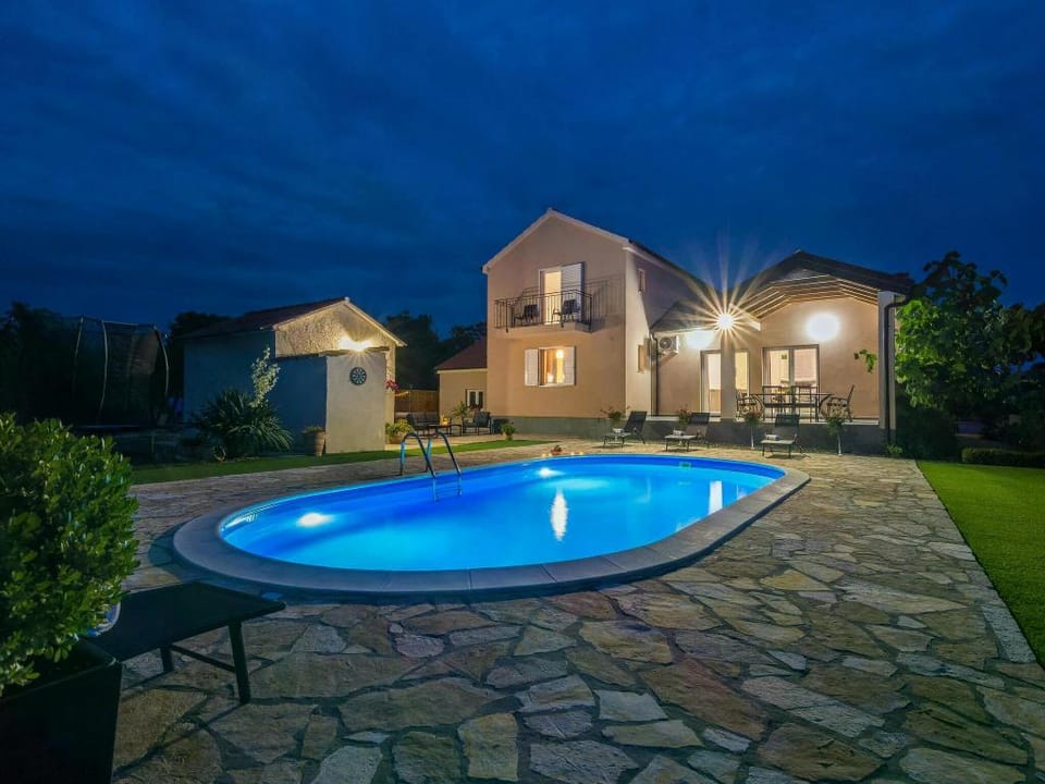 Villa in Policnik with Private Pool Vacation rental in Šibenik-Knin County, Croatia