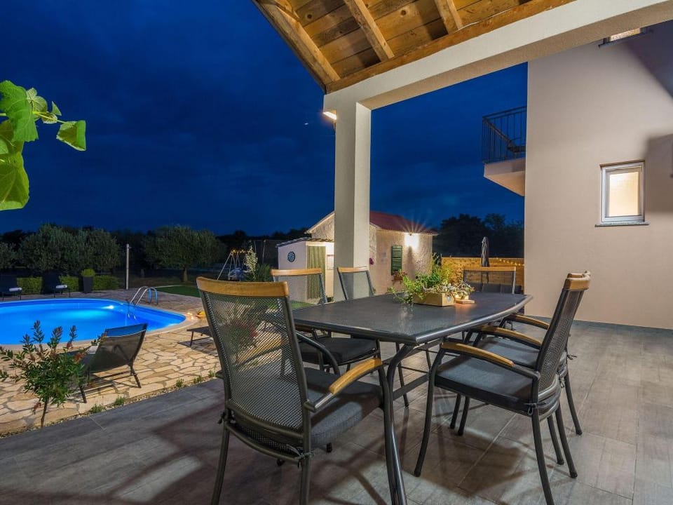 Villa in Policnik with Private Pool Vacation rental in Šibenik-Knin County, Croatia