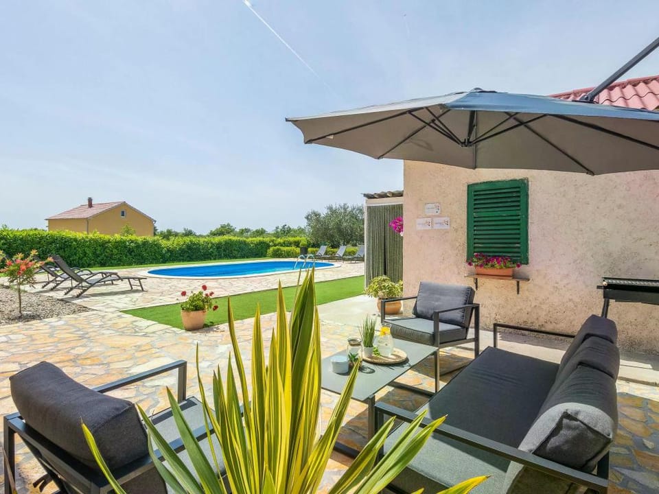Villa in Policnik with Private Pool Vacation rental in Šibenik-Knin County, Croatia