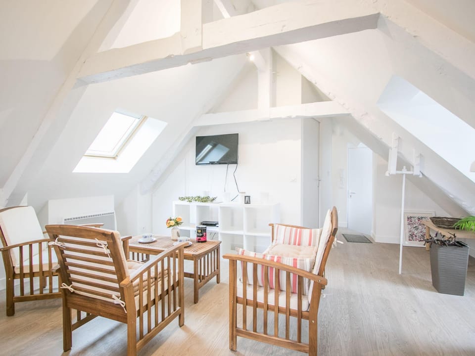 Quiet apartment in Bayeux 9km from beach Apartment in Bayeux