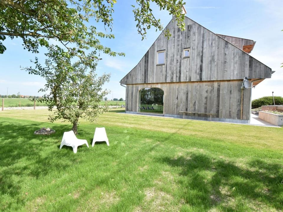 Beautiful Holiday Home with Terrace, Garden Vacation rental in Flanders