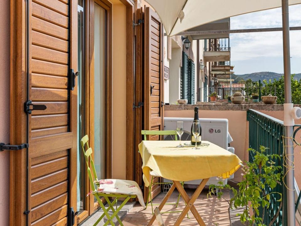 Relaxing Bosa Stay with Veranda Vacation rental in Bosa