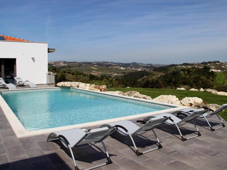 Spacious Villa in Salir de Mato with Private Pool, Terrace Villa in Portugal