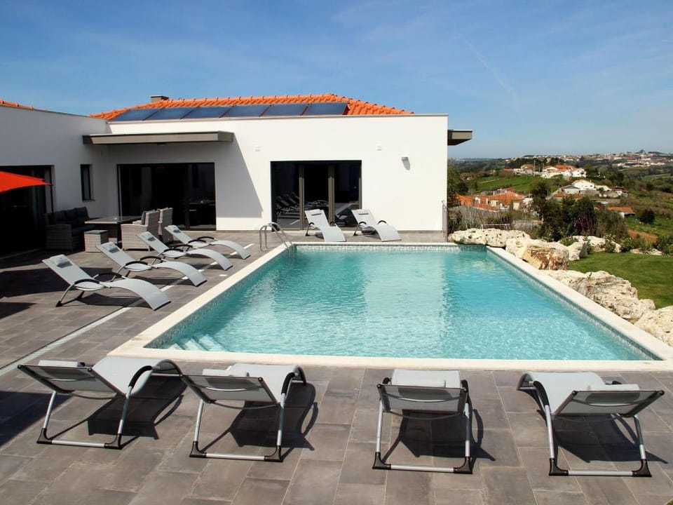 Spacious Villa in Salir de Mato with Private Pool, Terrace Villa in Portugal