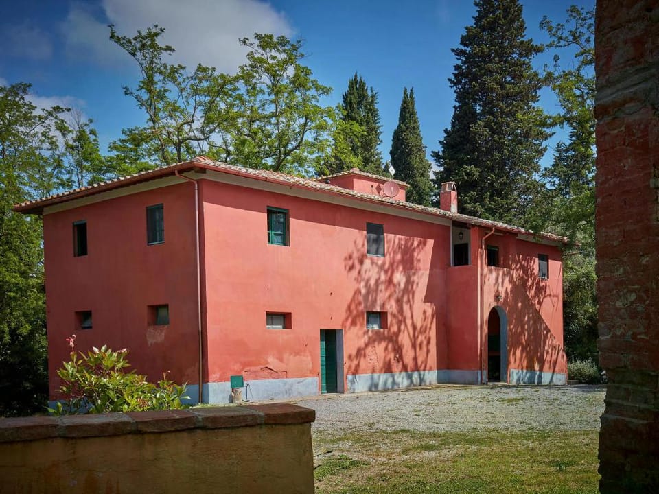 Spacious Tuscan Farmhouse Vacation rental in Tuscany