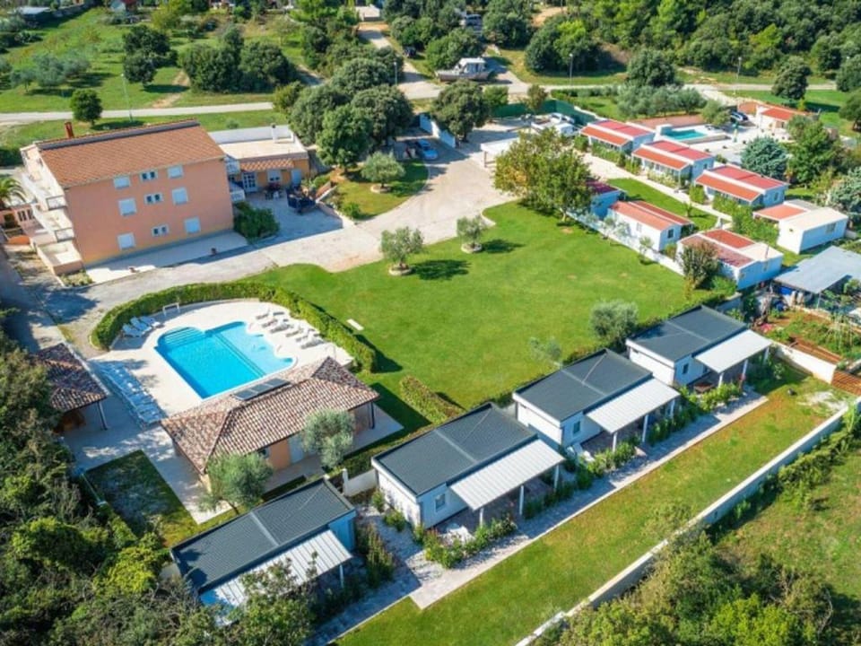 Mobile Home in Banjole with Pool near Beach Campground/ 
RV Resort in Banjole