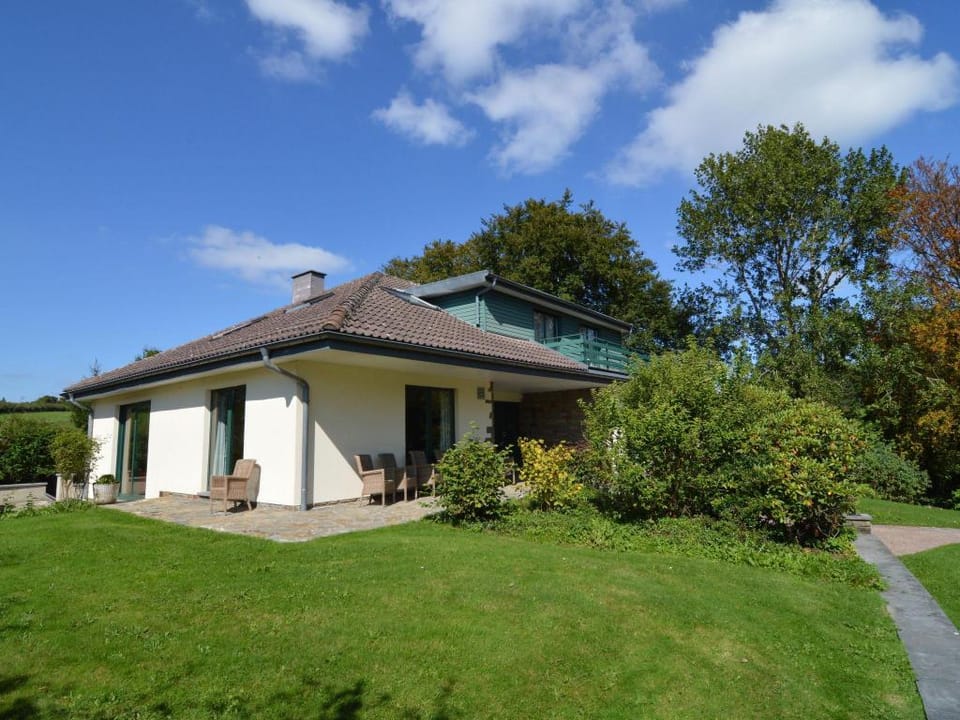 Scenic Villa near Lake View Villa in Wallonia, Belgium