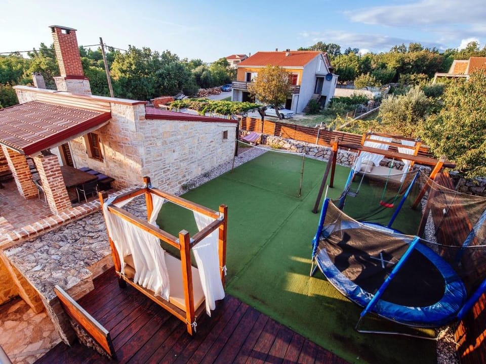 Beautiful home in Zadarska županija w/  Vacation rental in Zadar County