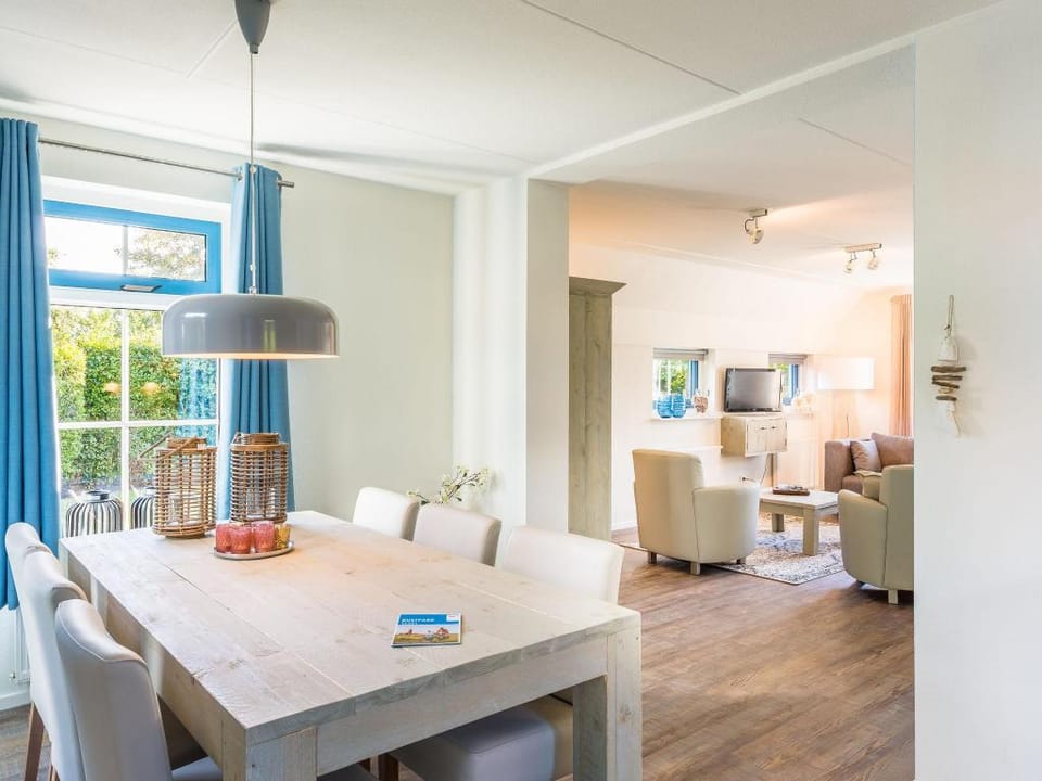 Bungalow near Texel Coast with Garden Vacation rental in De Koog