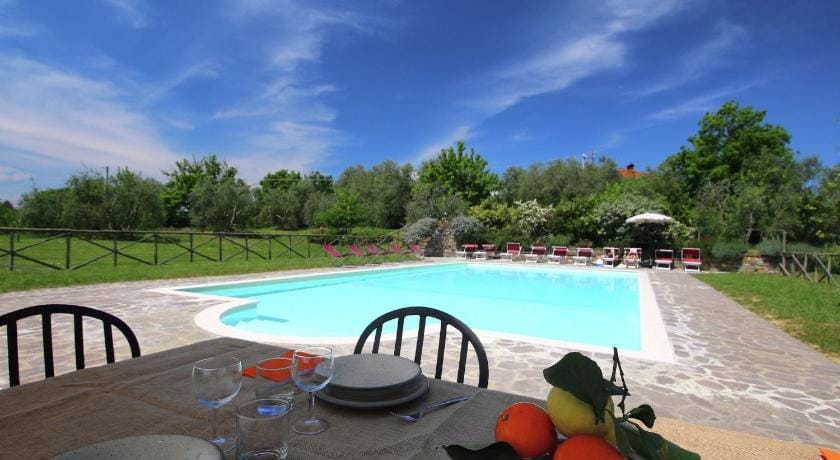 Villa with swimming pool in Marciano Villa in Tuscany
