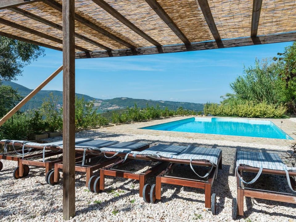 Mansion in Serra San Quirico near Frasassi Caves Vacation rental in Umbria