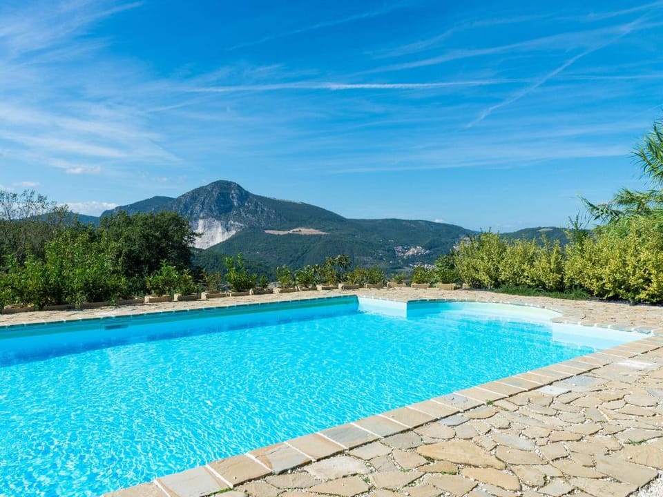 Mansion in Serra San Quirico near Frasassi Caves Vacation rental in Umbria