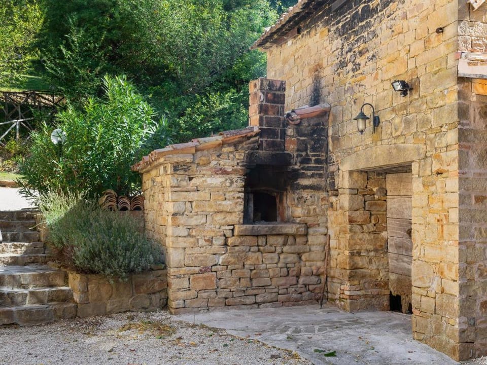 Mansion in Serra San Quirico near Frasassi Caves Vacation rental in Umbria