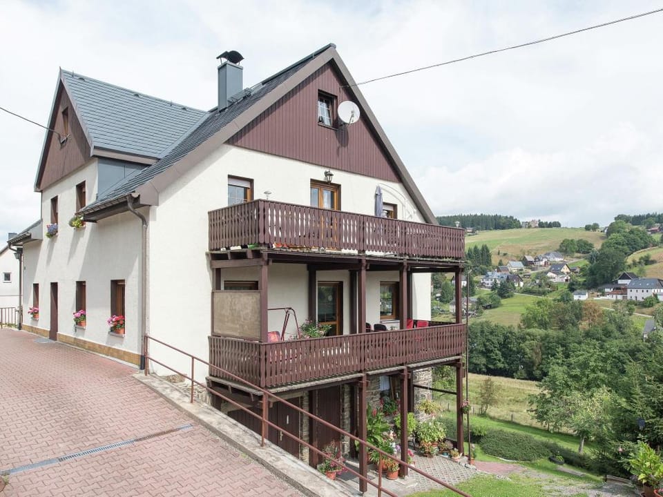 Cozy Ski Base with Garden Apartment in Erzgebirgskreis
