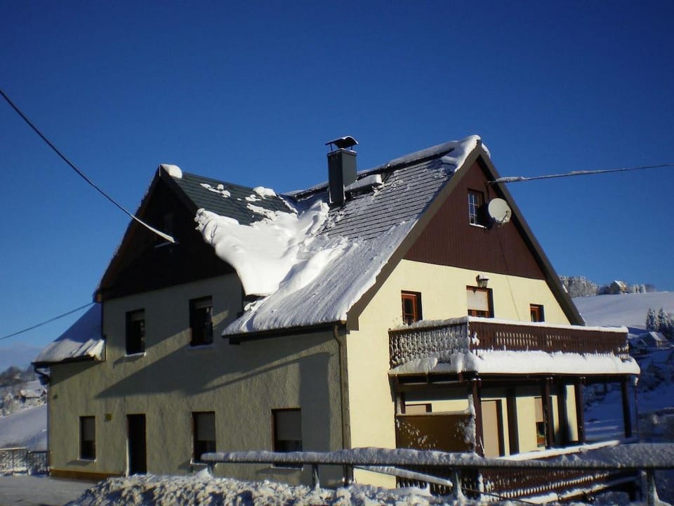 Cozy Ski Base with Garden Apartment in Erzgebirgskreis