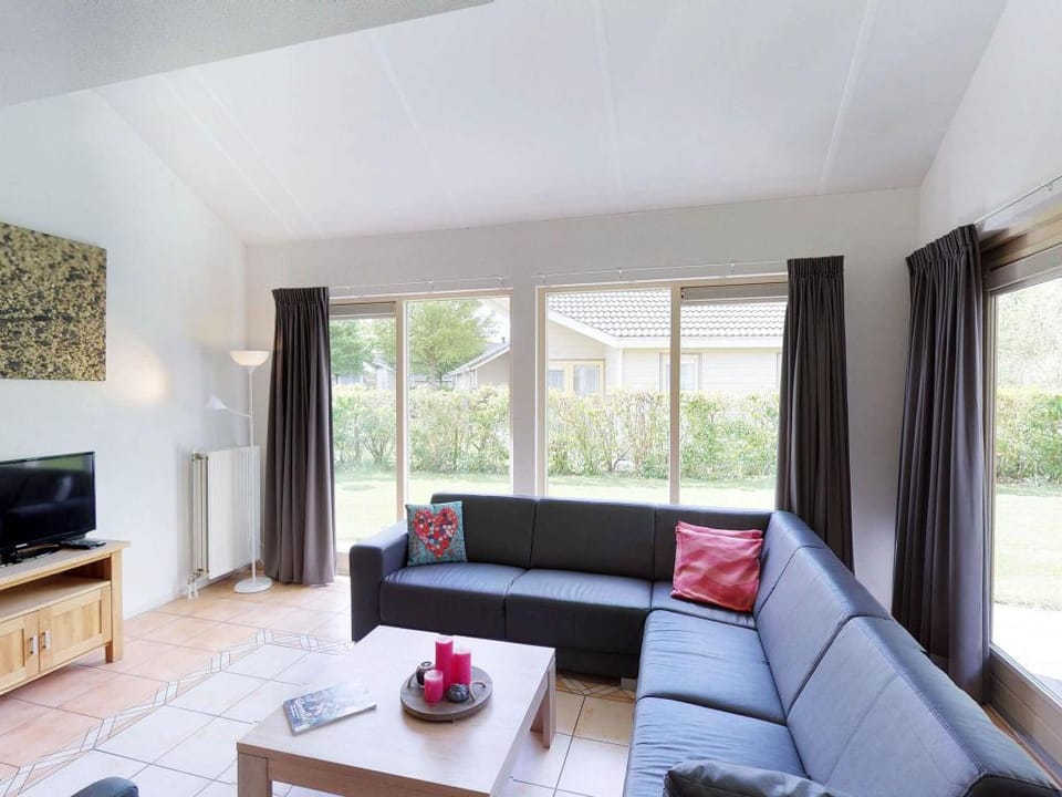 Spacious House in Netherlands for 8 Guests Villa in Wolphaartsdijk