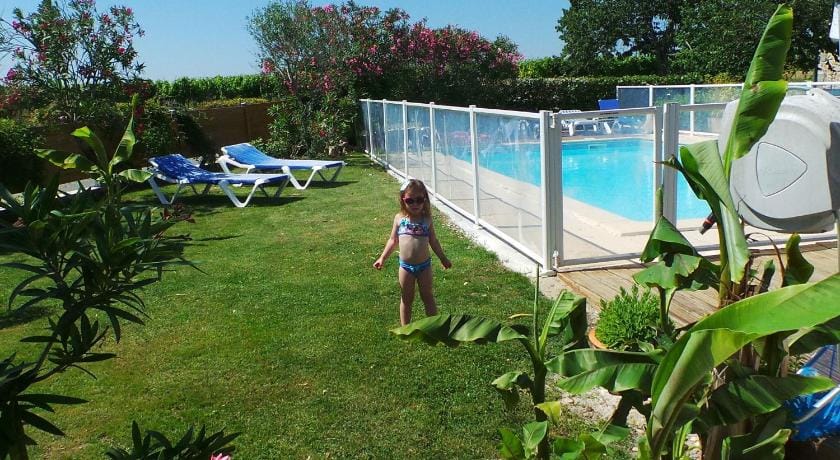 Amazing home in Monprimblanc w/  Vacation rental in Occitanie
