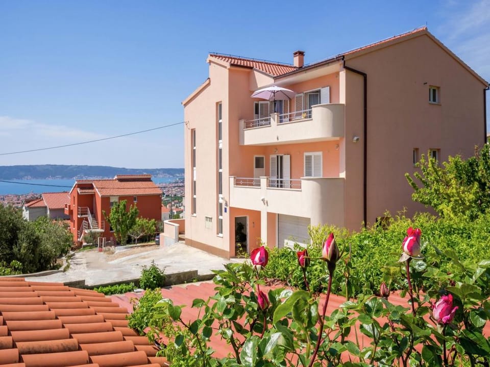 Sea-View Retreat, Kastel Apartment in Šibenik-Knin County, Croatia
