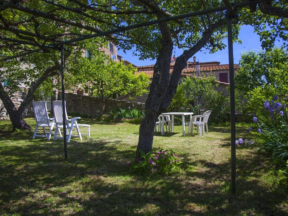 Cozy 2-Bedroom Apartment Vacation rental in Tuscany