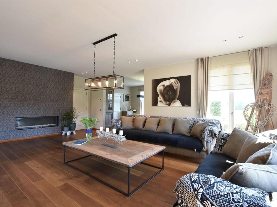 Mansion Den Ast with jacuzzi and garden Vacation rental in Flanders