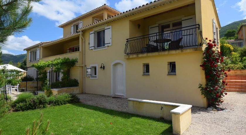 Cycling Escape in Montbrun Apartment in Provence-Alpes-Côte d'Azur