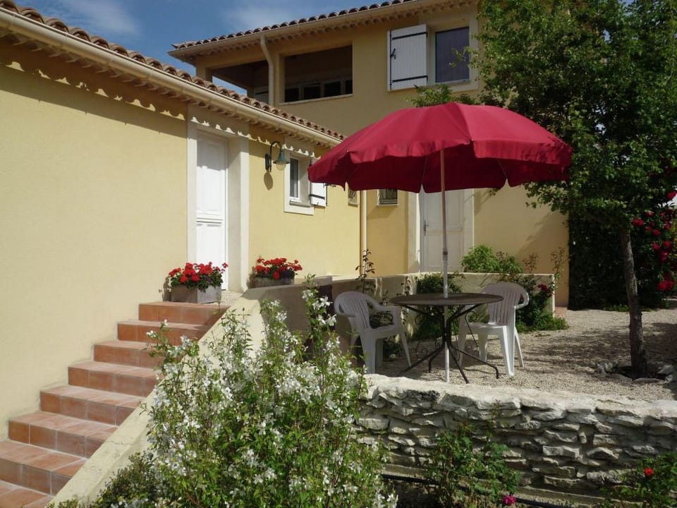 Cycling Escape in Montbrun Apartment in Provence-Alpes-Côte d'Azur