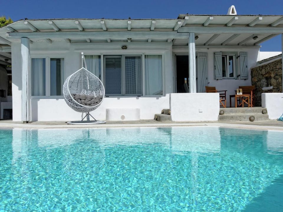 Villa in Mykonos with Sea View and Pool Villa in Mykonos, Mikonos 846 00, Greece