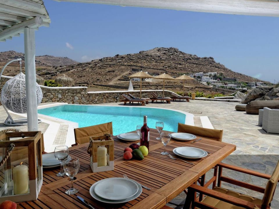 Villa in Mykonos with Sea View and Pool Villa in Mykonos, Mikonos 846 00, Greece