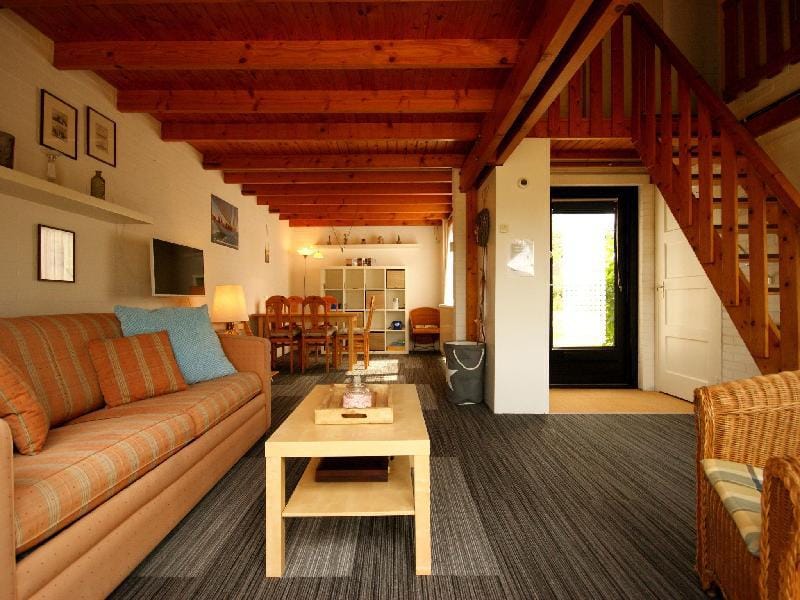 Holiday Home near Beach with Pool Access Vacation rental in Burgh-Haamstede