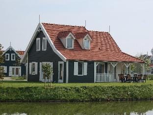 Villa in Aquadelta by the Water Villa in Bruinisse