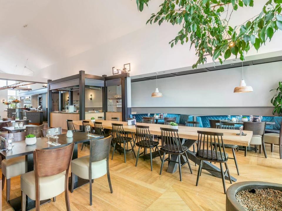 Tatched villa with dishwasher, 1 km from the beach Hotel in Kamperland