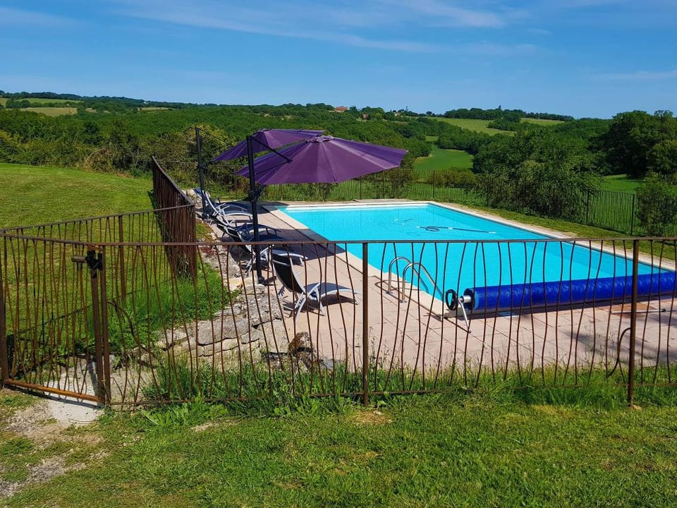 Farmhouse in Saint-Cernin with Pool  Views Vacation rental in Occitanie