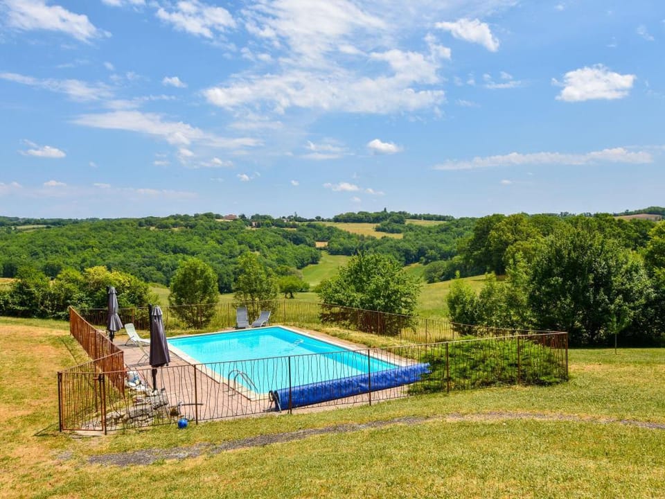 Farmhouse in Saint-Cernin with Pool  Views Vacation rental in Occitanie