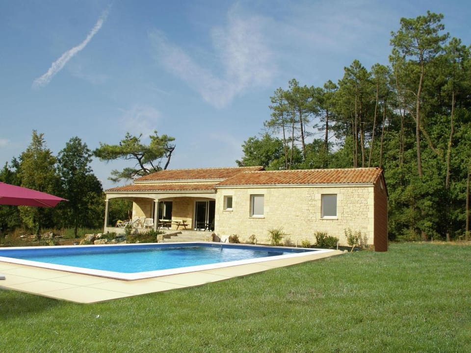 Holiday home with private pool in Montclera Vacation rental in Occitanie