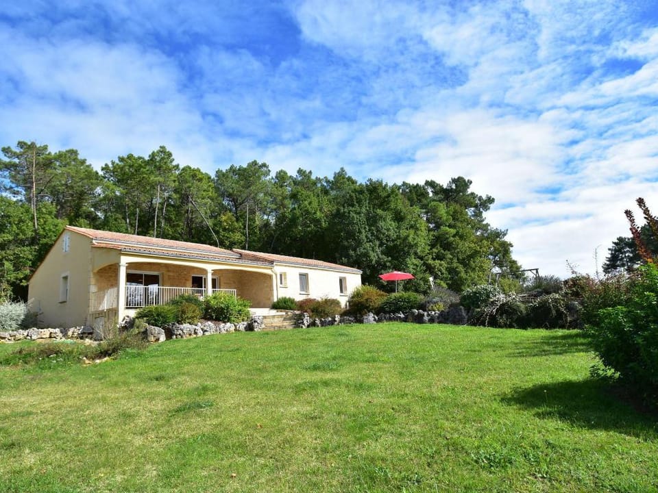 Holiday home with private pool in Montclera Vacation rental in Occitanie