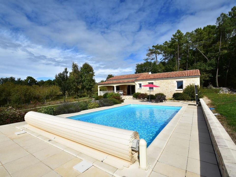 Holiday home with private pool in Montclera Vacation rental in Occitanie