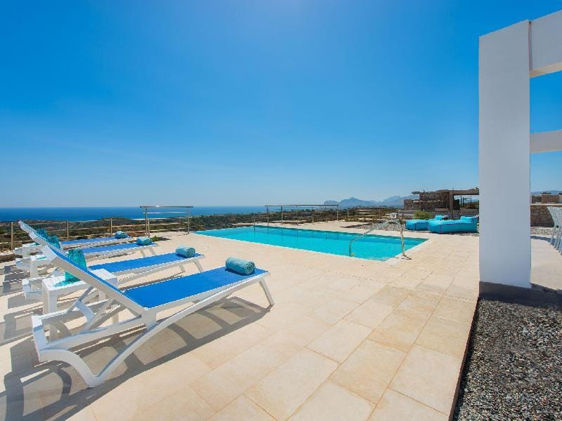 Villa in Rhodes with Infinity Pool Villa in Rhodes, Greece