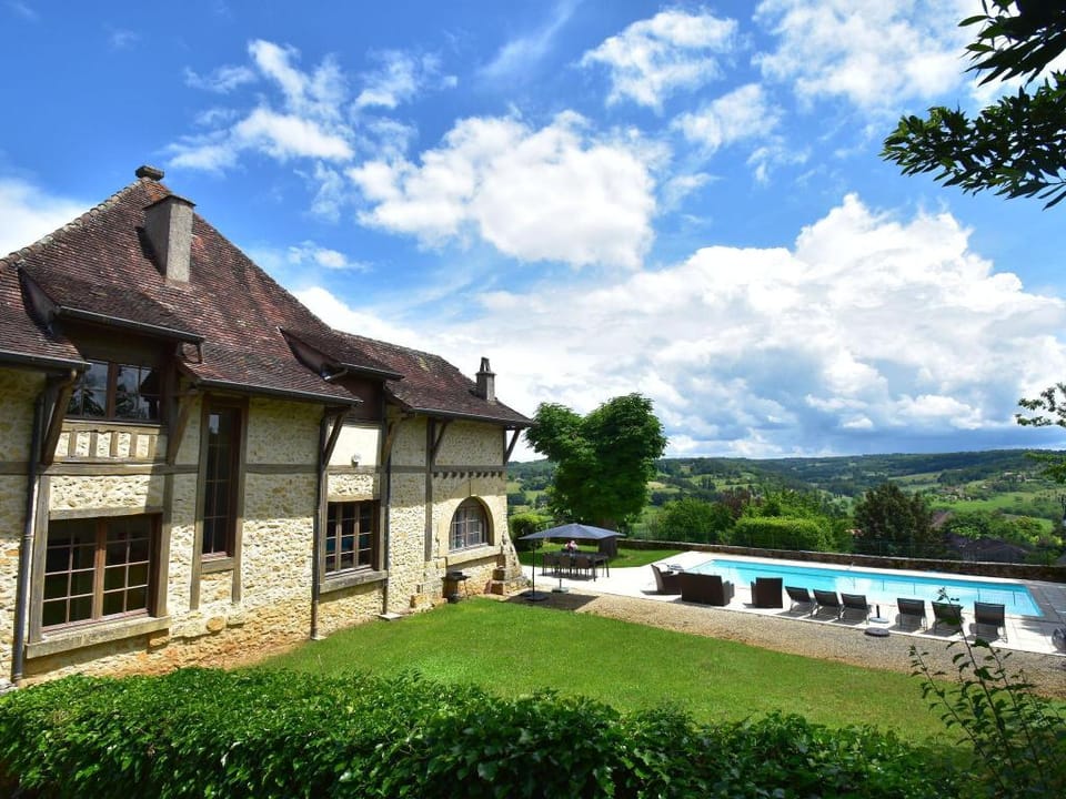 Elegant Mansion Stay in Belves Vacation rental in Occitanie