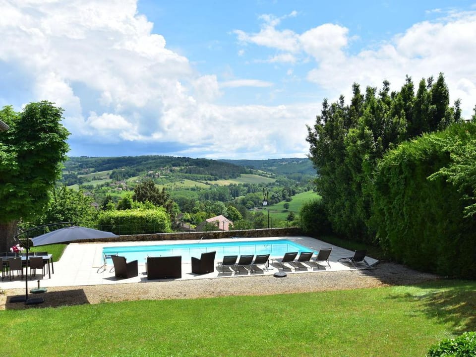 Elegant Mansion Stay in Belves Vacation rental in Occitanie