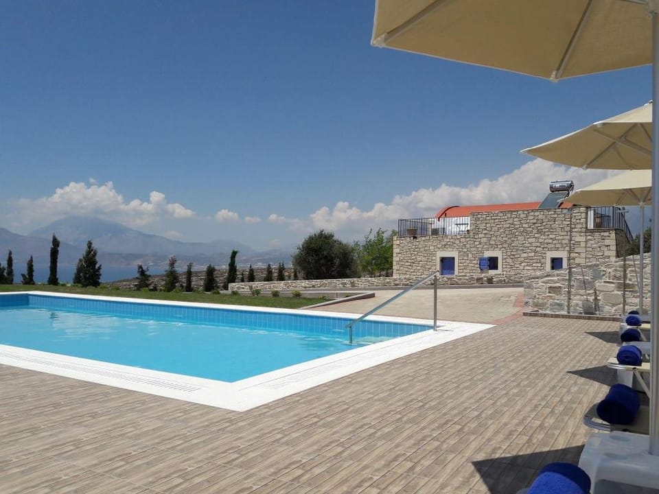 Villa in Kamilari near Kid-Friendly Beach Apartment in Crete