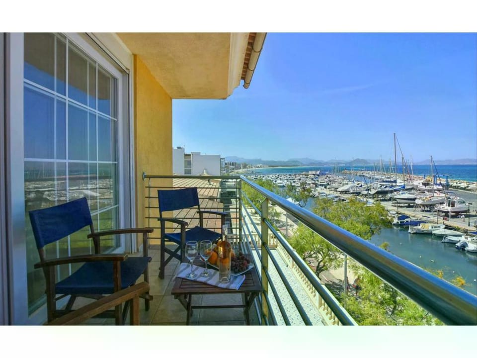 Harborfront Escape in Mallorca Apartment in Can Picafort