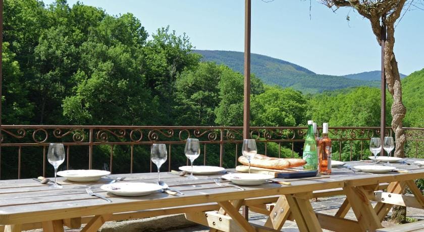 Hillside Haven in Courniou Villa in Occitanie